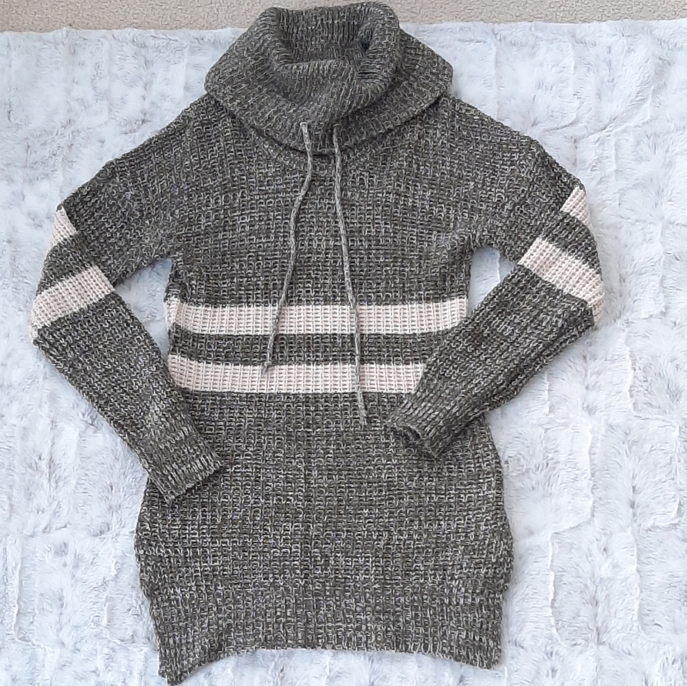 Derek heart olive green cream mix soft turtleneck sweater.  Size L.